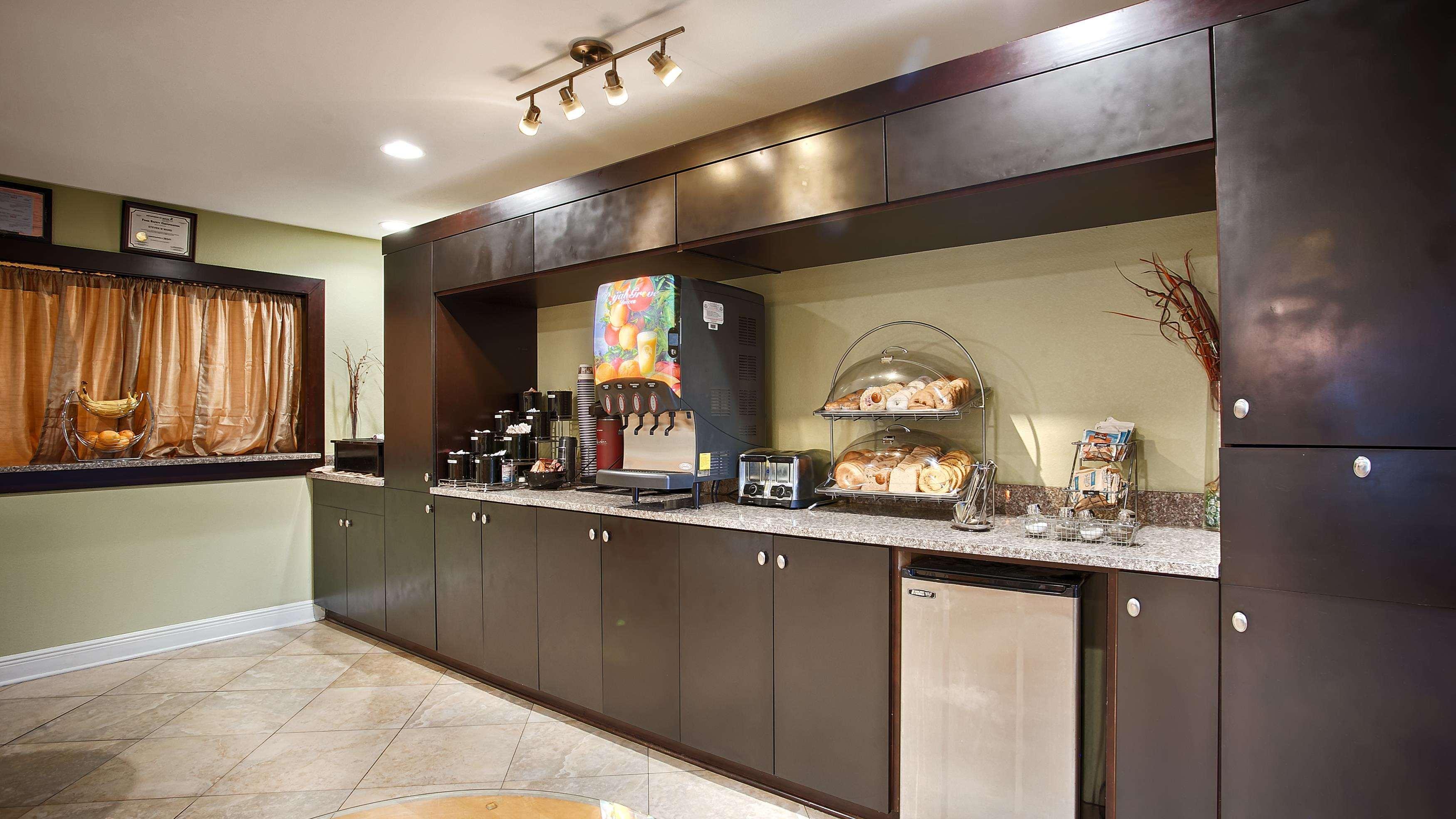 Best Western Zachary Inn Εξωτερικό φωτογραφία
