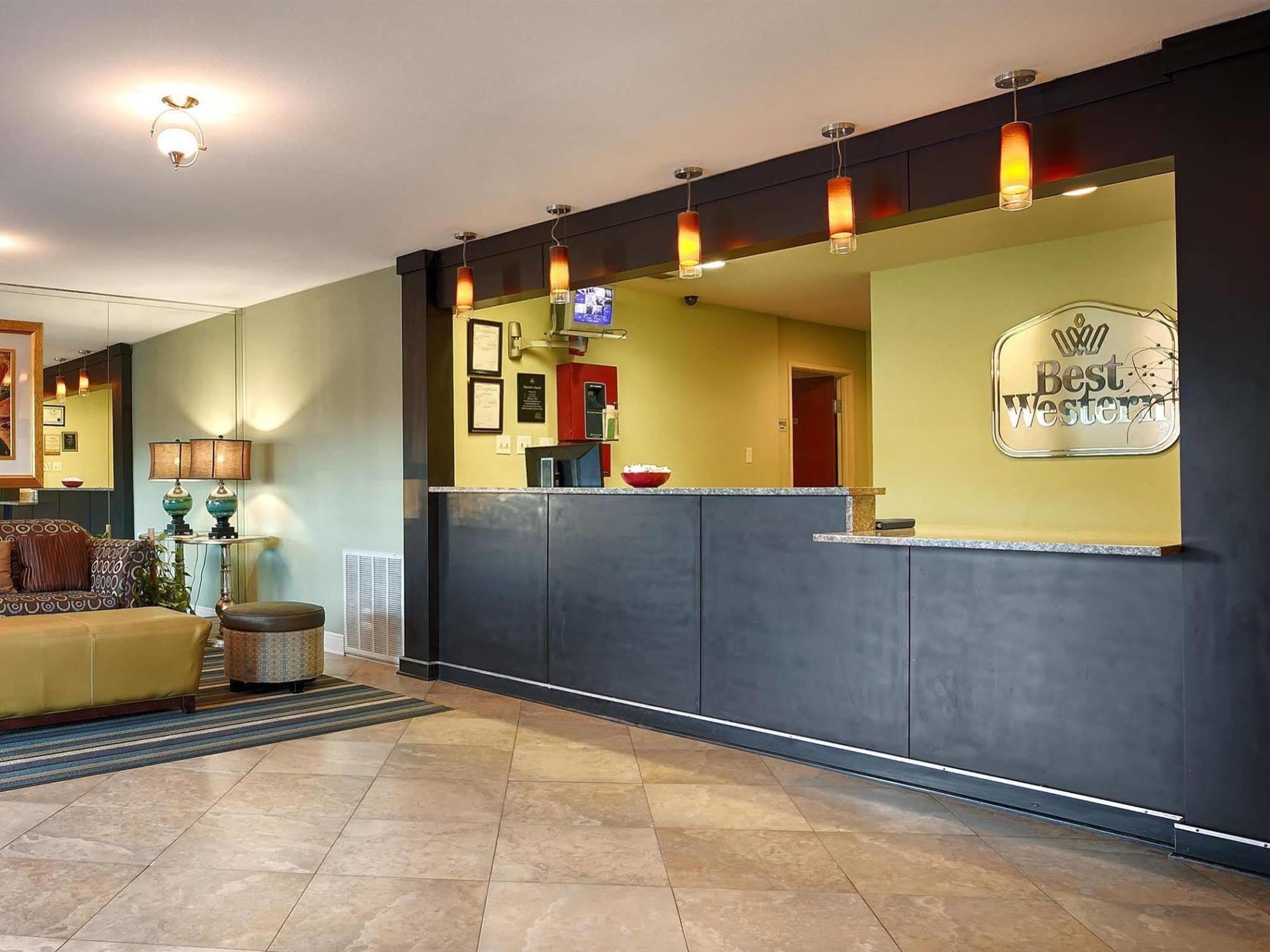 Best Western Zachary Inn Εξωτερικό φωτογραφία